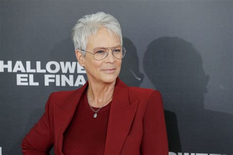 jamie lee curtis en bikini|Jamie Lee Curtis, 63, stuns fans with plunging swimsuit: Inspiration